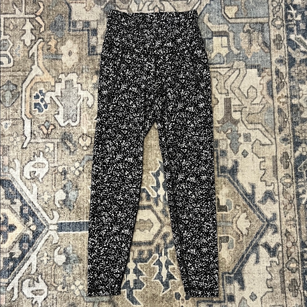 Old Navy Black and White Leggings